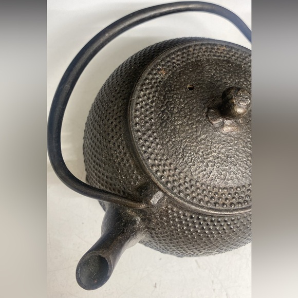 Japanese Cast Iron Teapot / Tetsubin Dotted Design - Black Four Piece Set - Picture 6 of 15